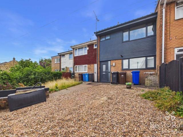 Chapman Street, Sheffield S9 3 bed terraced house to rent £1,050 pcm £242 pw