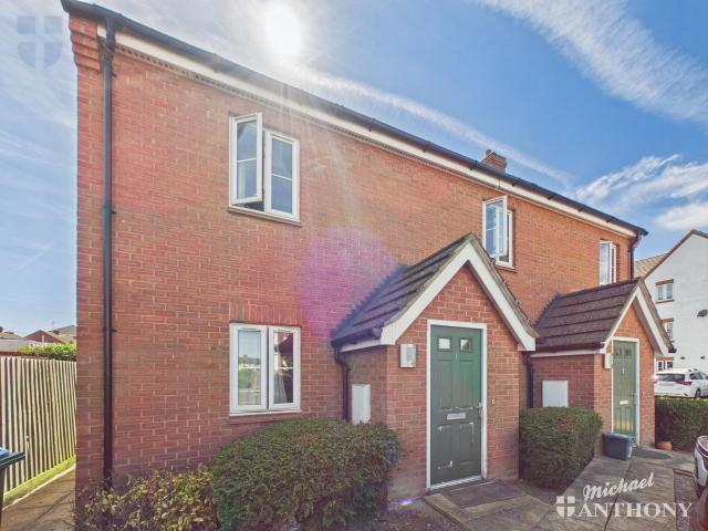 Chappell Close, Aylesbury, Buckinghamshire HP19, 2 bed maisonette to rent, £1,200 pcm | PrimeLocation