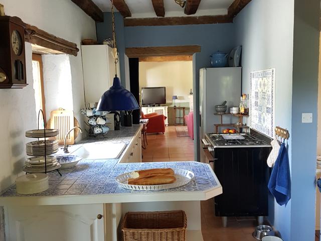 Chappes Maison de caractère, grande grange, verger et superbe vue sur la campagne