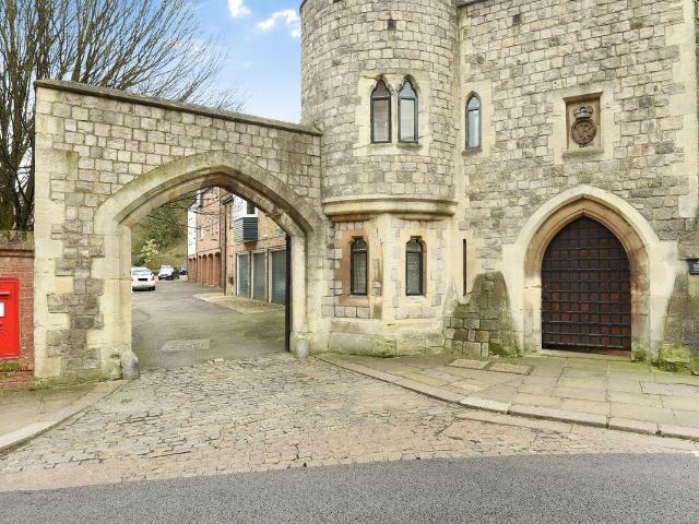 Chapter Mews, Windsor SL4, 1 bed flat to rent, £1,550 pcm | PrimeLocation