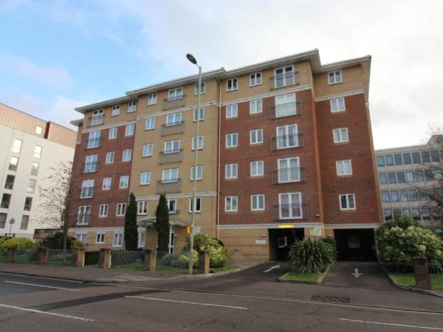 Chapter House, 294 Farnborough, Hampshire, Farnborough GU14, 2 bed flat to rent, £1,300 pcm | PrimeLocation