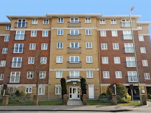 Chapter House, 294 Farnborough Road, Farnborough GU14, 2 bed flat to rent, £1,350 pcm | PrimeLocation