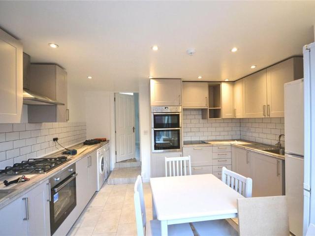 Chapter Road, London, NW2 5 bed house to rent £3,800 pcm £877 pw