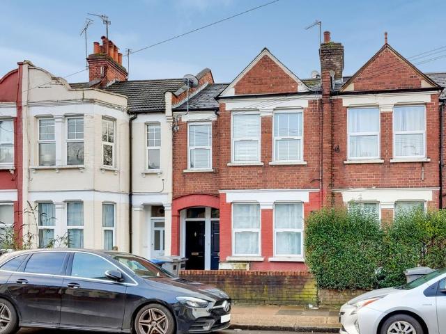 Chapter Road, London, NW2 3 bed flat to rent £2,000 pcm £462 pw