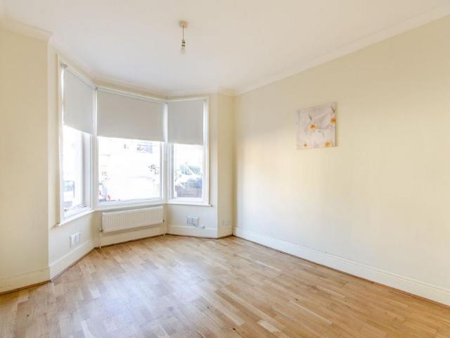 Chapter Road, NW2, Dollis Hill. 4 bed terraced house to rent £3,200 pcm £738 pw