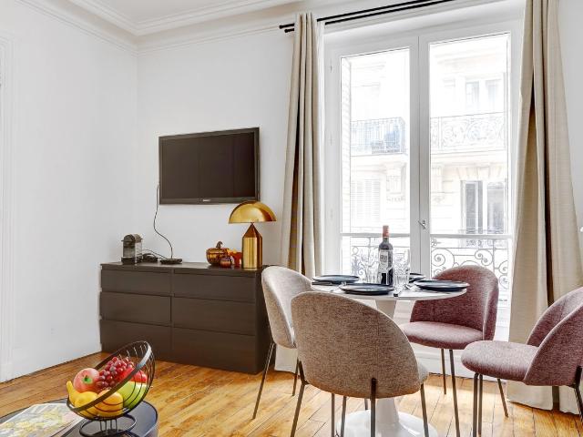 Chapu Suite A Cozy Retreat in the Heart of the 16th Arrondissement, Paris Amsterdam Apartments for Rent