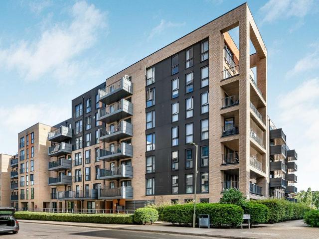Charcot Road, Plamer Court, NW9 2 bed flat to rent £2,150 pcm £496 pw