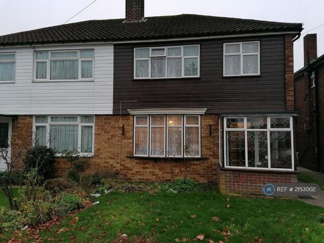Charcroft Gardens, Enfield, EN3 3 bed semi detached house to rent £2,300 pcm £531 pw