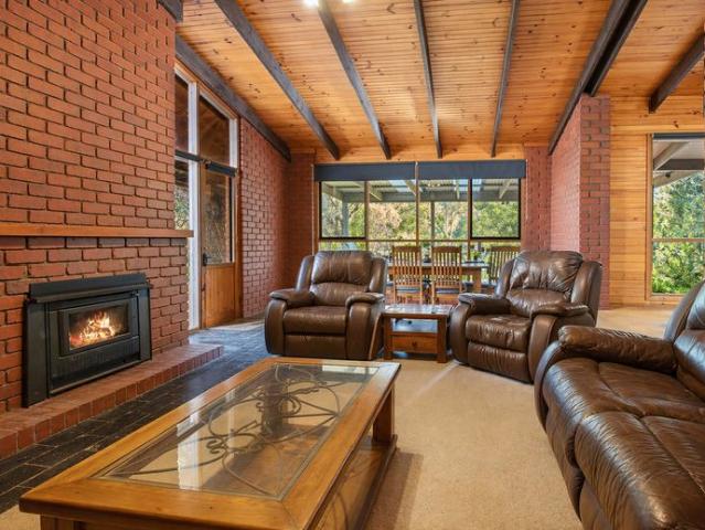 Character 3 bedroom Home with Stunning Mount Buffalo Views
