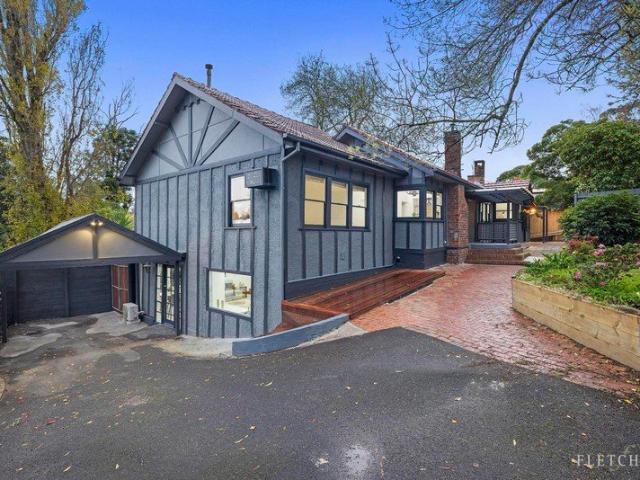 Character 1930's Homestead Set Up For Dual Occupancy