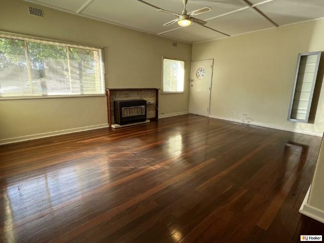 CHARACTER 2 BEDROOM MAISONETTE WITH STUDY