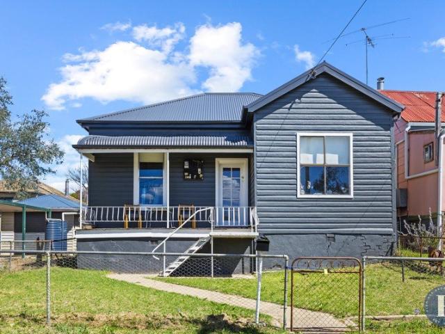 CHARACTER COTTAGE
