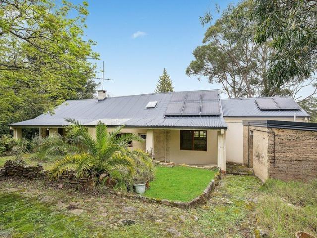 Character cottage with exceptional potential in a sought after Glenbrook setting