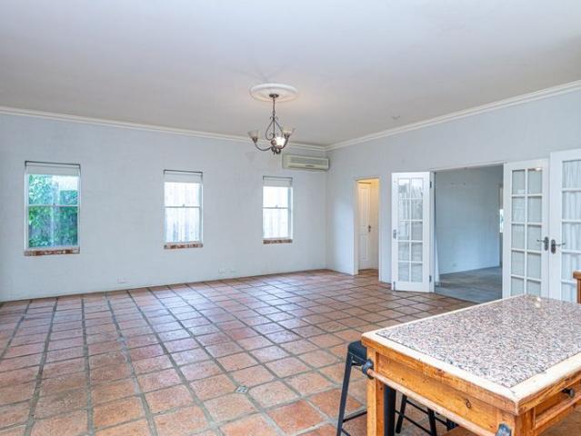 Character Cottage with Self Contained Studio
