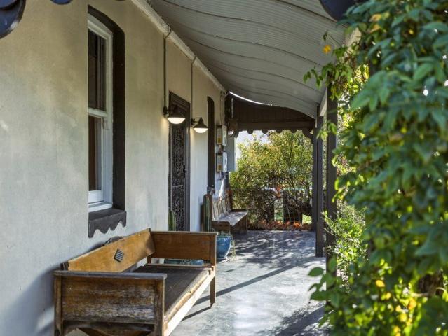 Character Cottage in CBD Location