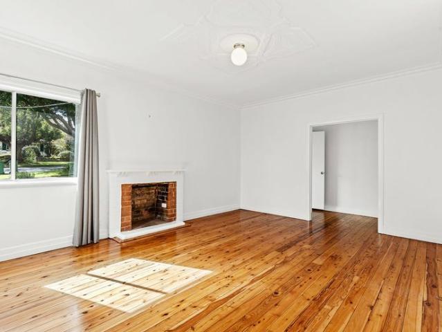 Character Cottage In Outstanding East Side Location!