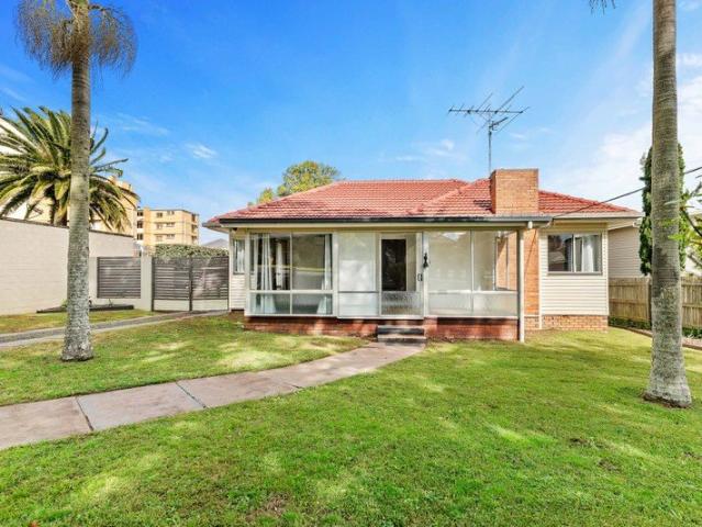 Character Cottage In Outstanding East Side Location!