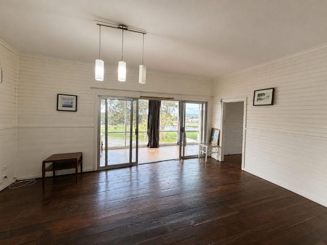 Character Cottage Overlooking Eyre Park