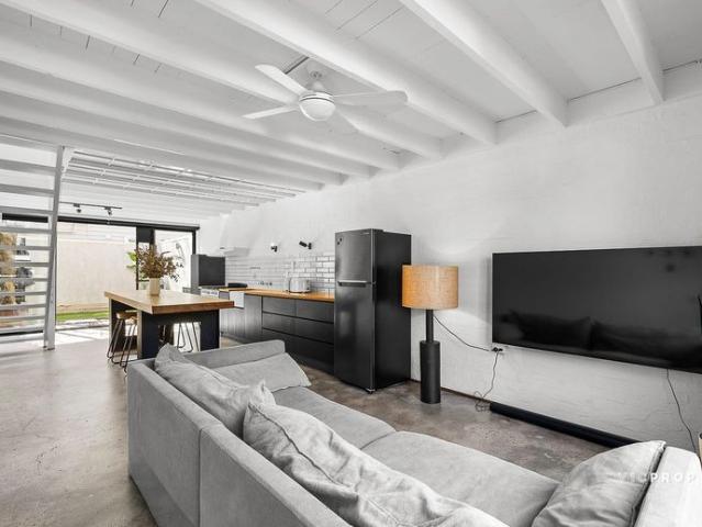 Character, Courtyards & Convenience in Essendon