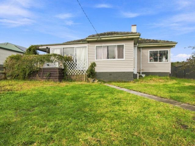 Character, Comfort and Country Space Right Here in Gormandale