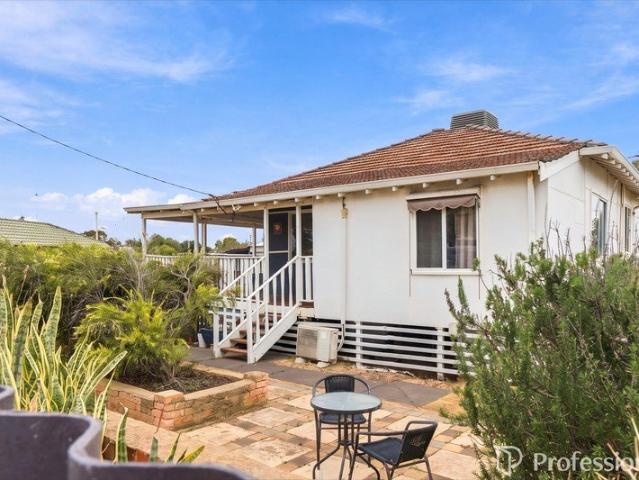 Character, Comfort and Coastal Convenience in Beachlands