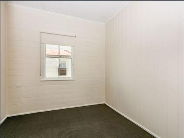Character, Comfort and Convenience – 500m to Bundamba Station