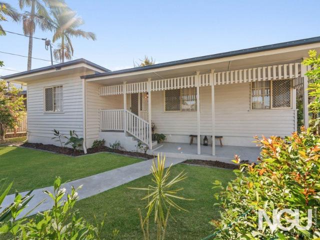 CHARACTER, COMFORT AND A STANDOUT ENTERTAINING DECK