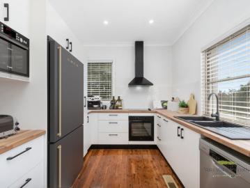 Yass, Yass Valley, Victoria - Equipped kitchen