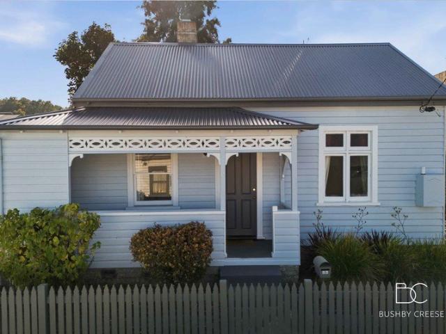 Character, Comfort & Charm Walking Distance to the LGH & CBD