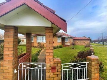 Character, Comfort & Convenience 500m to Uralla's Town Centre