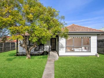 Character, Comfort & Convenience in the Heart of Newcomb