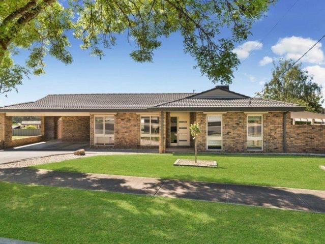 CHARACTER, COMFORT & CONVENIENCE IN A PRIME KENNINGTON LOCATION