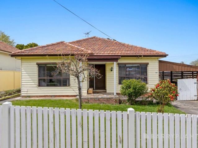Character, Comfort & Opportunity in Popular Brown Hill