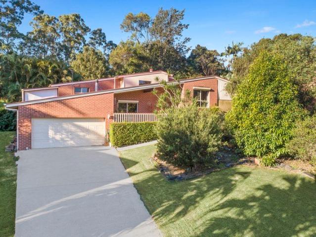 Character, Comfort & Space on 1,084m² in Sought After Location