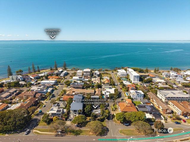 CHARACTER, CONVENIENCE AND THE WATER FRONT ONLY MINUTES AWAY