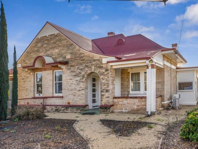 Character, Convenience & Endless Potential in a Prime Renmark Location