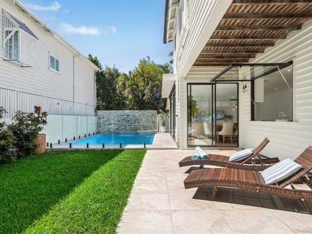 CHARACTER CHARM COMBINED WITH MODERN LUXURY IN THE HEART OF GRACEVILLE