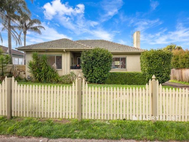 Character, Charm and Convenience on 702m²