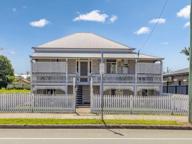 Large, Solid Queenslander perfect for large/combined families!