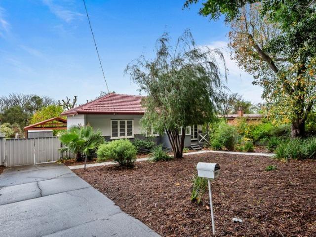 Character Charm, Modern Comfort & Outdoor Entertaining on a Huge Block