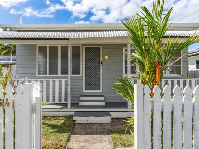 Character & charm meets an easy beachside lifestyle