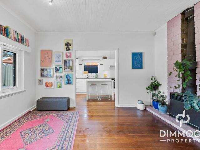 Character Charm with Modern Comfort in a Prime Alfred Cove Location