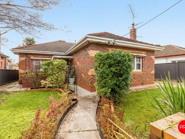 Character and Convenience in Flora Hill