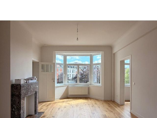 Character apartment, 2 bedrooms, 125 m², fully renovated