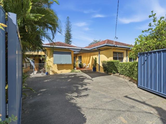 Character Art Deco Home with Versatile Living De La Sale