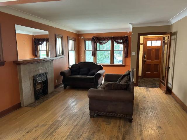 Character Bungalow close to UofA