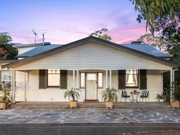 Character Bungalow c1920 Separate Self Contained Flat 1,267sqm Block