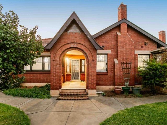 Character Entertainer on a Generous 817sqm Allotment in Coveted Medindie