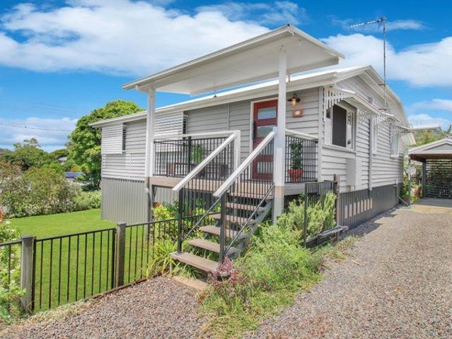 Character, Elevation & Location A Rare West Gladstone Gem