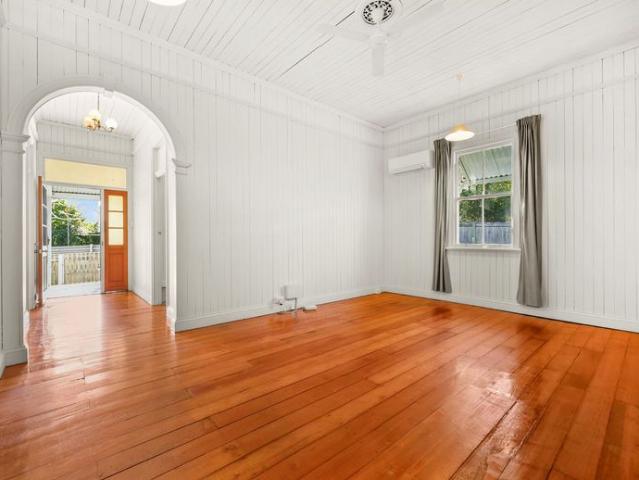 Character Family Home in the Heart of Taringa